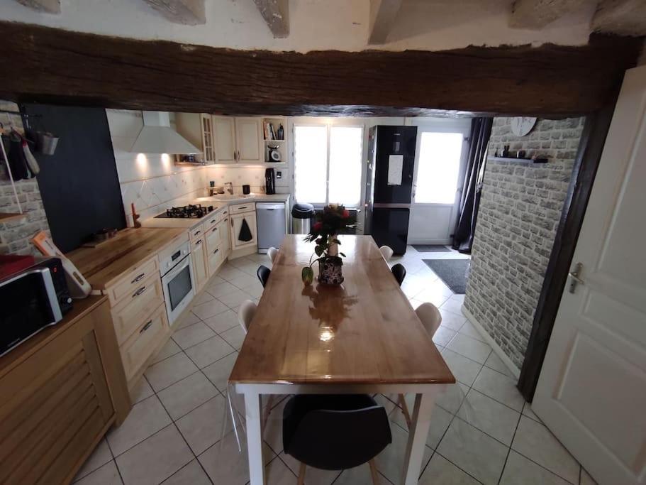 Chaleureuse Maison De Ville Avec Parking Gratuit Chinon Luaran gambar