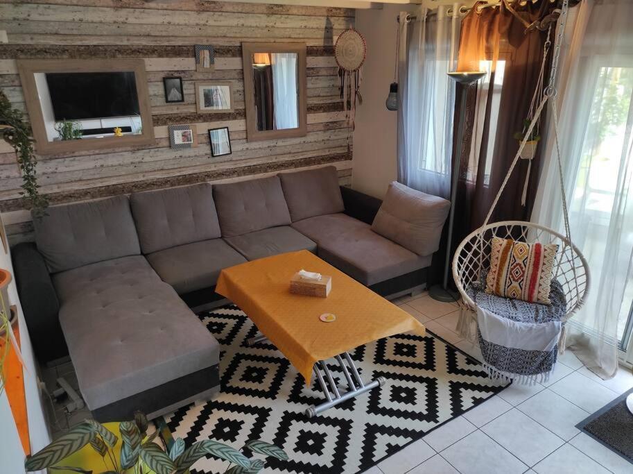 Chaleureuse Maison De Ville Avec Parking Gratuit Chinon Luaran gambar